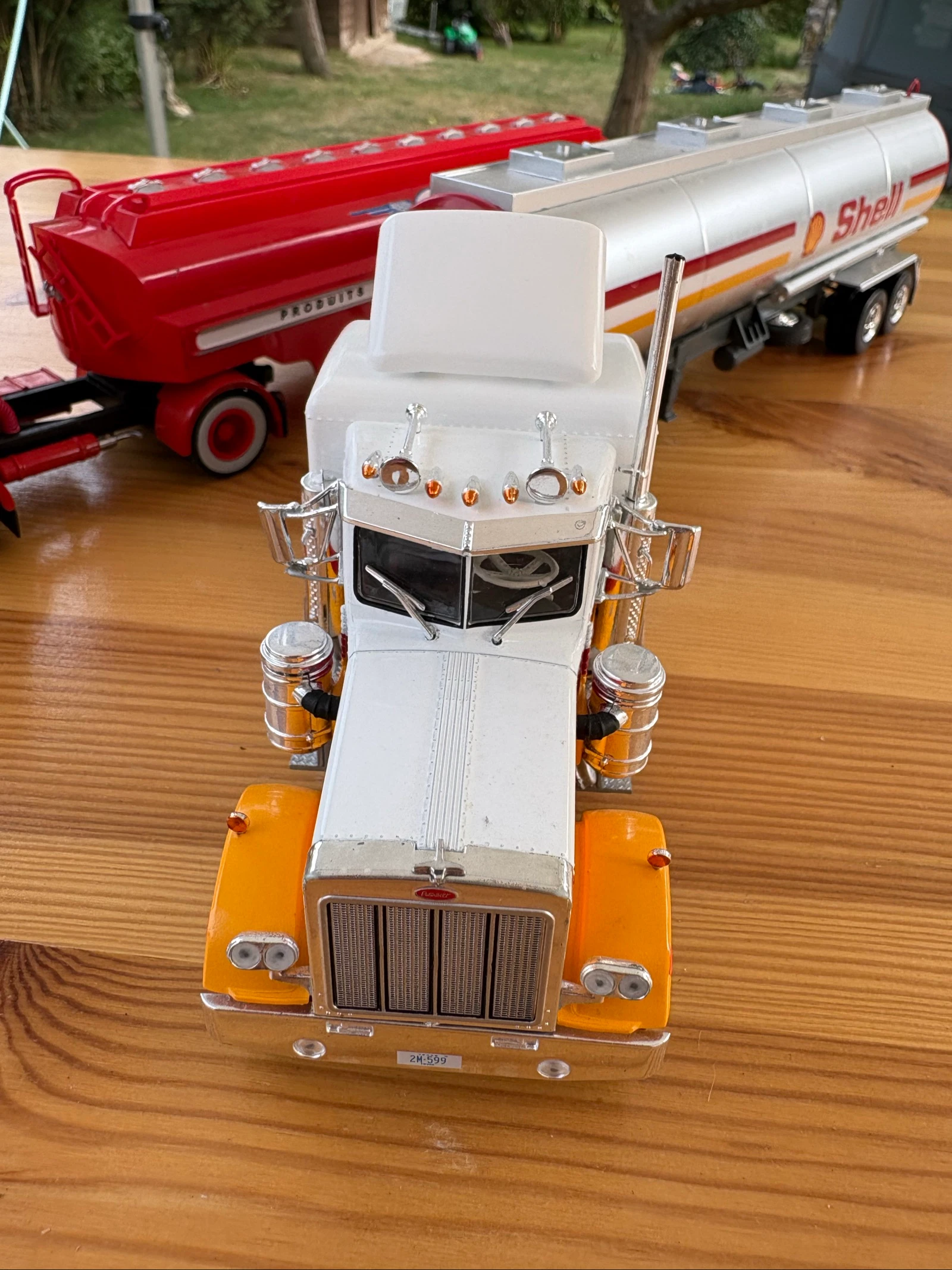 Lot of 2 collectible trucks – photo 3